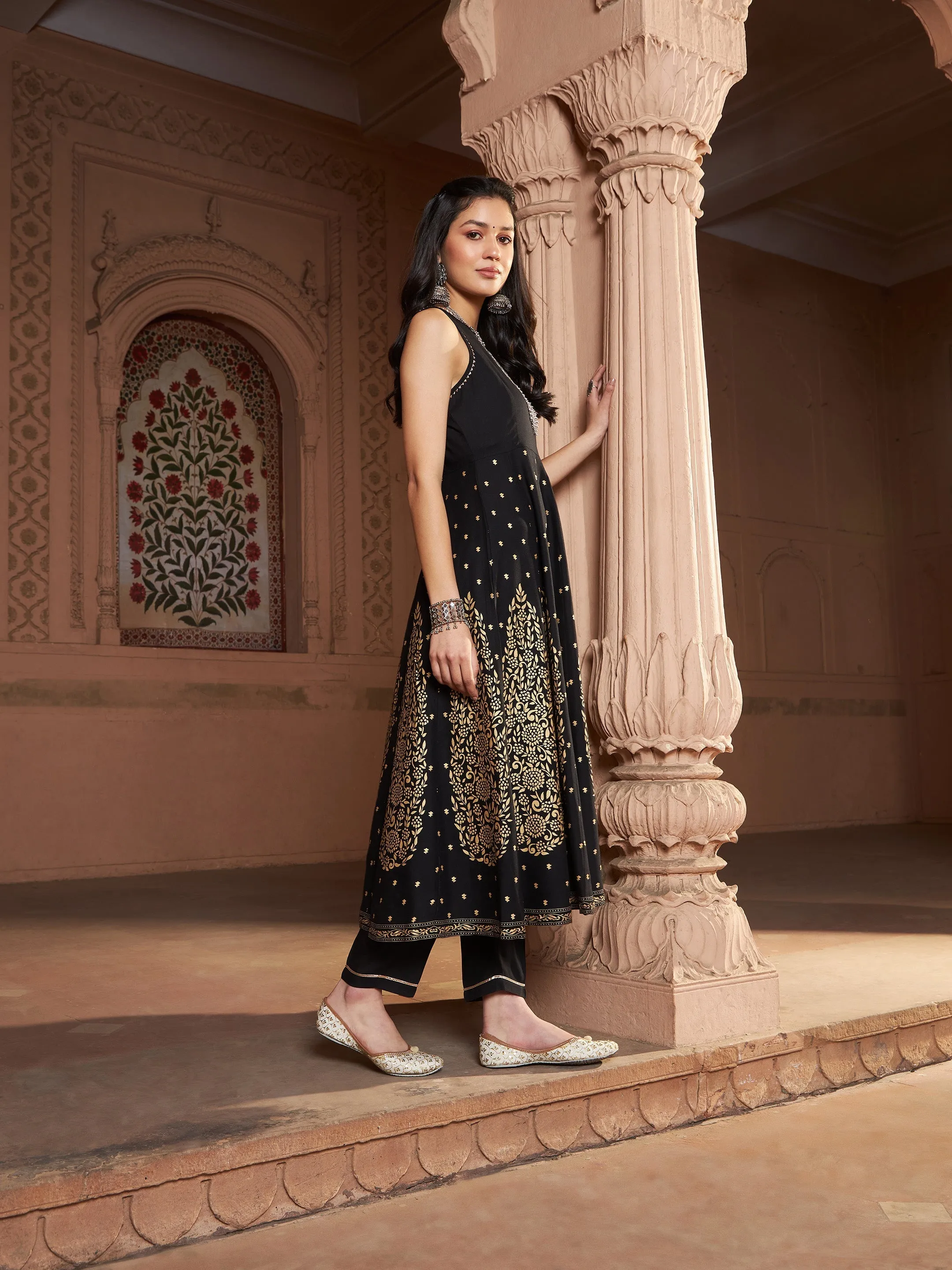 Women Black Kali Foil Sleeveless Anarkali Kurta With Pants