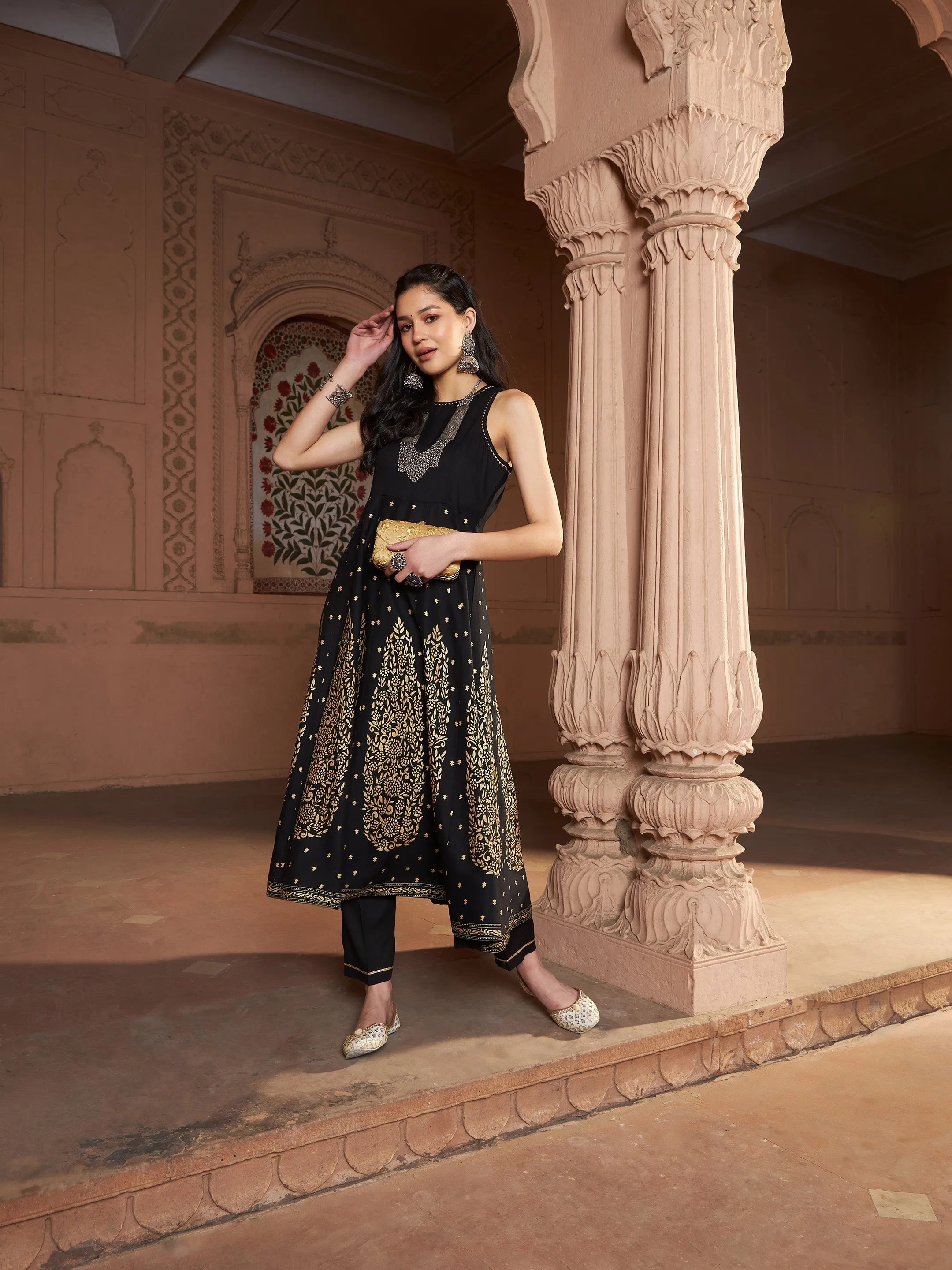 Women Black Kali Foil Sleeveless Anarkali Kurta With Pants